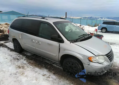 2005 Chrysler Town & Country Lx z USA, uszkodzony, nr VIN 2C4GP44R35R525920